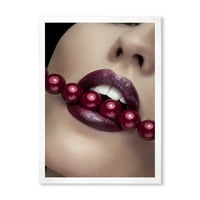 DesignArt 'Девојче со црвени усни со модерно врамено уметничко печатење на црвени бисери